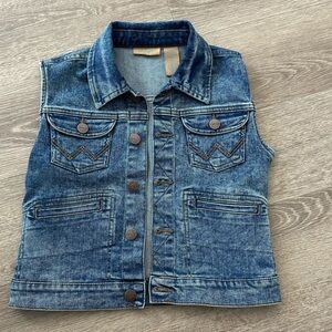 Wrangler Blue Jean Jacket Classic Cropped Design